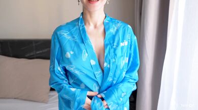 My horny neighbor came to me in a thin robe and had great fuck and a sweet orgasm - Terri Orl
