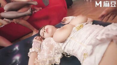 ModelMedia Asia - Chinese Lunar New Year: Everyone gathers for wild group sex