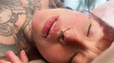 Alternative Couple enjoys intimate morning fuck