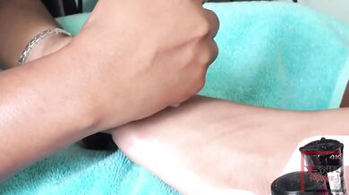 Wanna see my friend do my pretty toe nails.