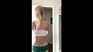Skinny blonde chick upper body workout