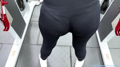 Sex in the Gym... How Am I Supposed to Finish My Workout?!
