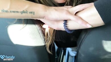 Amateur Babe Cums in the Car