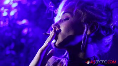 Kitty Quinn smokes her night away in Smoked Out Blondie