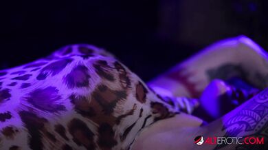 Kitty Quinn smokes her night away in Smoked Out Blondie