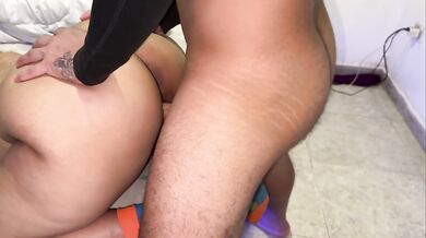 Visitando a La Esposa Culona De Mi Amigo