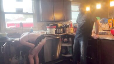 Maid's quiet pussy teases after chores all day