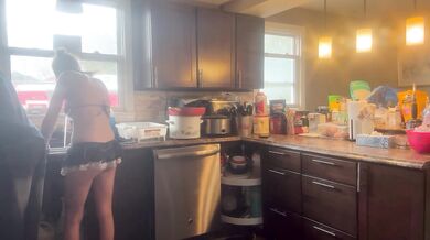 Maid's quiet pussy teases after chores all day