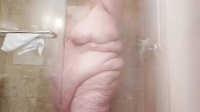 Watch ssbbw rubywiththejs wash up her huge belly
