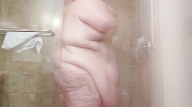 Watch ssbbw rubywiththejs wash up her huge belly
