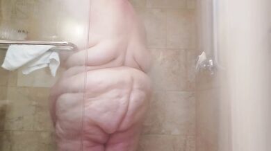 Watch ssbbw rubywiththejs wash up her huge belly