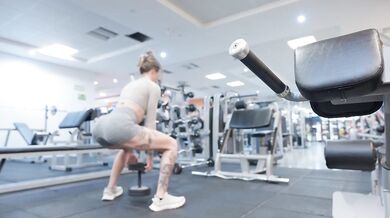 Horny Slut Masturbates in Public Gym