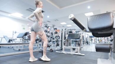 Horny Slut Masturbates in Public Gym