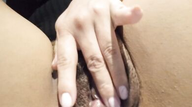 Latina masturbandose hasta venirse