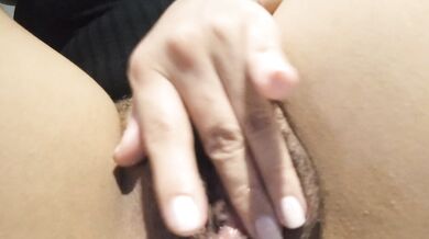 Latina masturbandose hasta venirse
