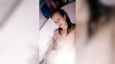 Sexy milf in bathtub