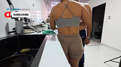 MADRASTRA CULONA RUEGA QUE ME CORRA ENCIMA DE ELLA
