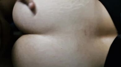 latina caliente erotiza con sus gemidos