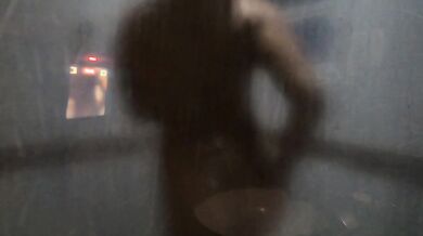 My friend has a natural body, look how she bathes