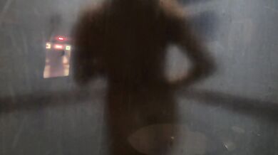 My friend has a natural body, look how she bathes