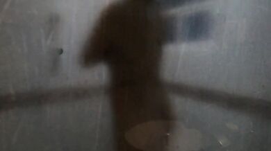 My friend has a natural body, look how she bathes