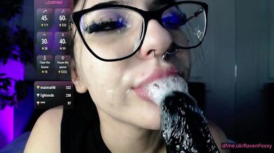 RavenFoxxy Embraces Voluptuous Play With Deepthroat