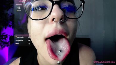 RavenFoxxy Embraces Voluptuous Play With Deepthroat