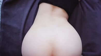 The babe jumped on me, slobbered on my dick and made me fuck her
