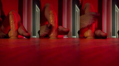 BUNNY_HU SLIDES DEEP PUSSY GRIP