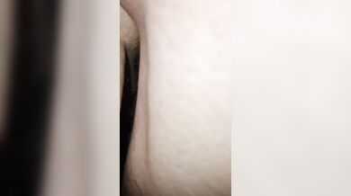 Ik pijp mijn vriend. Hij spuit daarna heerlijk mijn vruchtbare kut vol met sperma. Creampie
