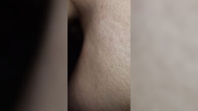 Ik pijp mijn vriend. Hij spuit daarna heerlijk mijn vruchtbare kut vol met sperma. Creampie