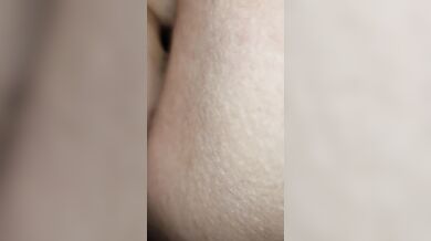 Ik pijp mijn vriend. Hij spuit daarna heerlijk mijn vruchtbare kut vol met sperma. Creampie