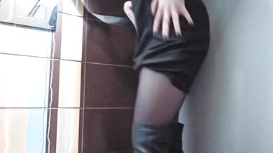fucked herself in the bathroom of a cafe