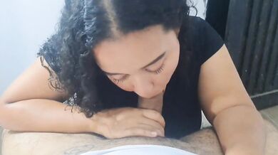 Colombiana de culo enorme folla con su vecino con un culo llene de aceite