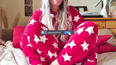 First time anal masturbation in my slutty pajamas