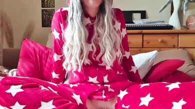 First time anal masturbation in my slutty pajamas
