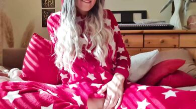 First time anal masturbation in my slutty pajamas