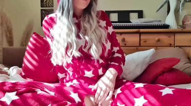 First time anal masturbation in my slutty pajamas