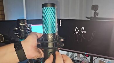HyperX Quadcast 2 S Unboxing