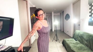 lunabigbooty seduces in office blowjob scene