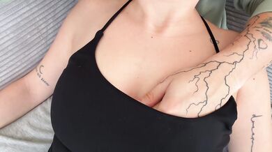 I Let Him Touch My Tits While Watching Netflix - extasy
