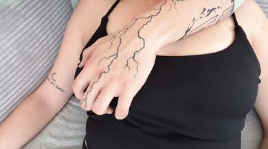 I Let Him Touch My Tits While Watching Netflix - extasy