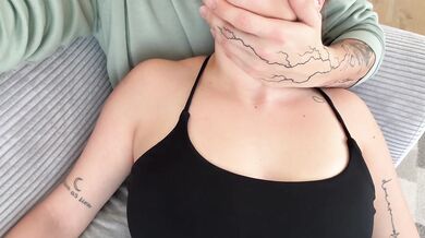 I Let Him Touch My Tits While Watching Netflix - extasy