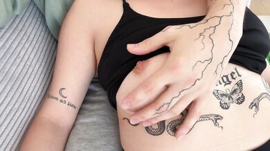 I Let Him Touch My Tits While Watching Netflix - extasy
