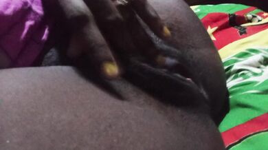 HORNY EBONY BABE PLAY WITH CLITORIS FOR DADDY