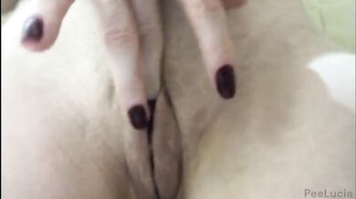 she horny cant control and opens her pussy in close-up and releases a powerful jet! #pissing # pee fetish