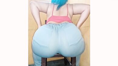 Big bootied woman with a big butt shaking it sexy 2