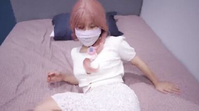 下体发骚的女友，淫水流在泳池，欠干的大骚逼