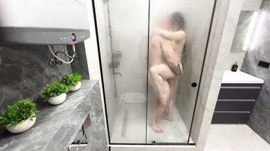 Passionate sex in the shower with my stepsister