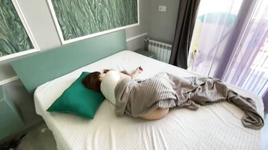 I woke up my hot stepsister with a hot dick. Sex in the first person. Juicy belly cumshot.